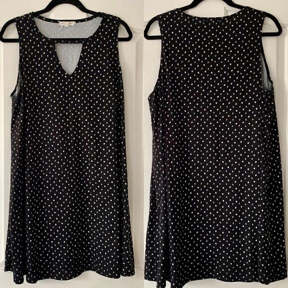 Socialite | Sleeveless Keyhole Dress - Picture 1 of 9